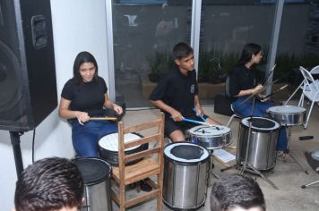 Foto - CARRETA IMPÉRIO, APRESENTAÇÃO DA BANDA MUNICIPAL E A DISTRIBUIÇÃO DO BOLO