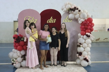 Foto - Uma noite preparada com muito carinho para homenagear aquelas que representam amor, força, dedicação e cuidado todos os dias. 