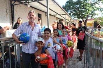 Foto - NATAL DAS CRIANÇAS - ARCO-ÍRIS
