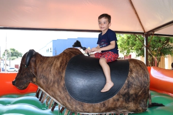 Foto - NATAL DAS CRIANÇAS - ARCO-ÍRIS
