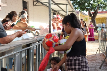 Foto - NATAL DAS CRIANÇAS - ARCO-ÍRIS