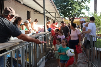 Foto - NATAL DAS CRIANÇAS - ARCO-ÍRIS