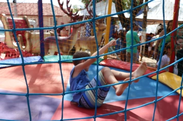 Foto - NATAL DAS CRIANÇAS - ARCO-ÍRIS