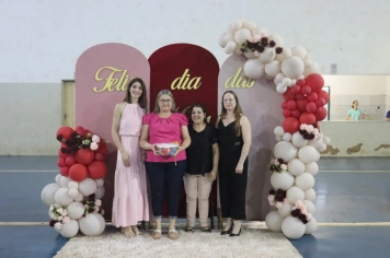 Foto - Uma noite preparada com muito carinho para homenagear aquelas que representam amor, força, dedicação e cuidado todos os dias. 