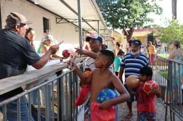 Foto - NATAL DAS CRIANÇAS - ARCO-ÍRIS