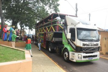 Foto - CARRETA IMPÉRIO, APRESENTAÇÃO DA BANDA MUNICIPAL E A DISTRIBUIÇÃO DO BOLO