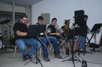 Foto - CARRETA IMPÉRIO, APRESENTAÇÃO DA BANDA MUNICIPAL E A DISTRIBUIÇÃO DO BOLO