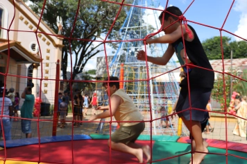 Foto - NATAL DAS CRIANÇAS - ARCO-ÍRIS