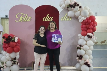 Foto - Uma noite preparada com muito carinho para homenagear aquelas que representam amor, força, dedicação e cuidado todos os dias. 