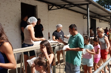 Foto - NATAL DAS CRIANÇAS - ARCO-ÍRIS