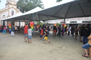 Foto - CARRETA IMPÉRIO, APRESENTAÇÃO DA BANDA MUNICIPAL E A DISTRIBUIÇÃO DO BOLO