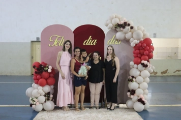 Foto - Uma noite preparada com muito carinho para homenagear aquelas que representam amor, força, dedicação e cuidado todos os dias. 