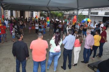 Foto - CARRETA IMPÉRIO, APRESENTAÇÃO DA BANDA MUNICIPAL E A DISTRIBUIÇÃO DO BOLO