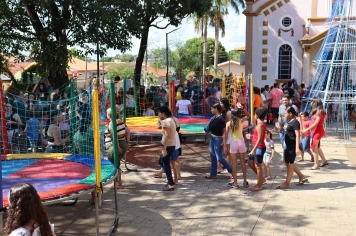 Foto - NATAL DAS CRIANÇAS - ARCO-ÍRIS