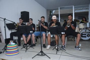 Foto - CARRETA IMPÉRIO, APRESENTAÇÃO DA BANDA MUNICIPAL E A DISTRIBUIÇÃO DO BOLO