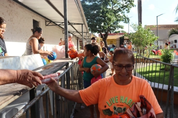 Foto - NATAL DAS CRIANÇAS - ARCO-ÍRIS