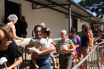 Foto - NATAL DAS CRIANÇAS - ARCO-ÍRIS