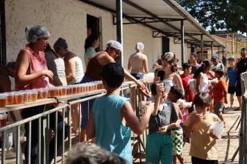 Foto - NATAL DAS CRIANÇAS - ARCO-ÍRIS