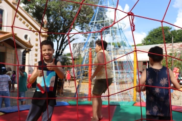 Foto - NATAL DAS CRIANÇAS - ARCO-ÍRIS